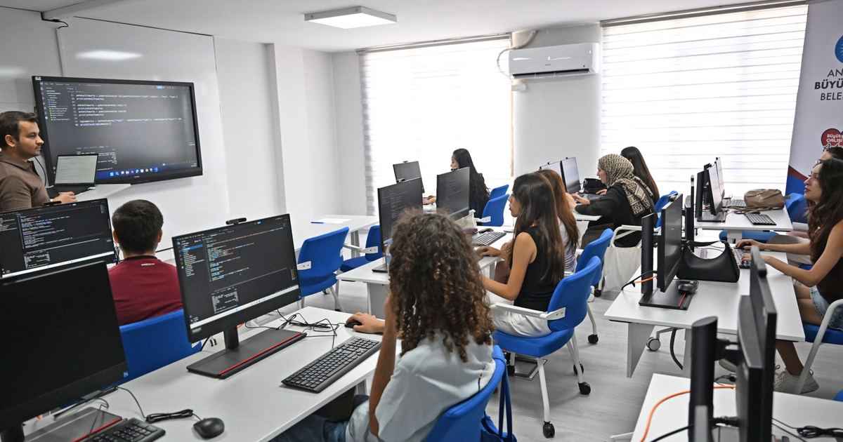 Antalya Dijital Gençlik Merkezi (DİGEM) açıldı