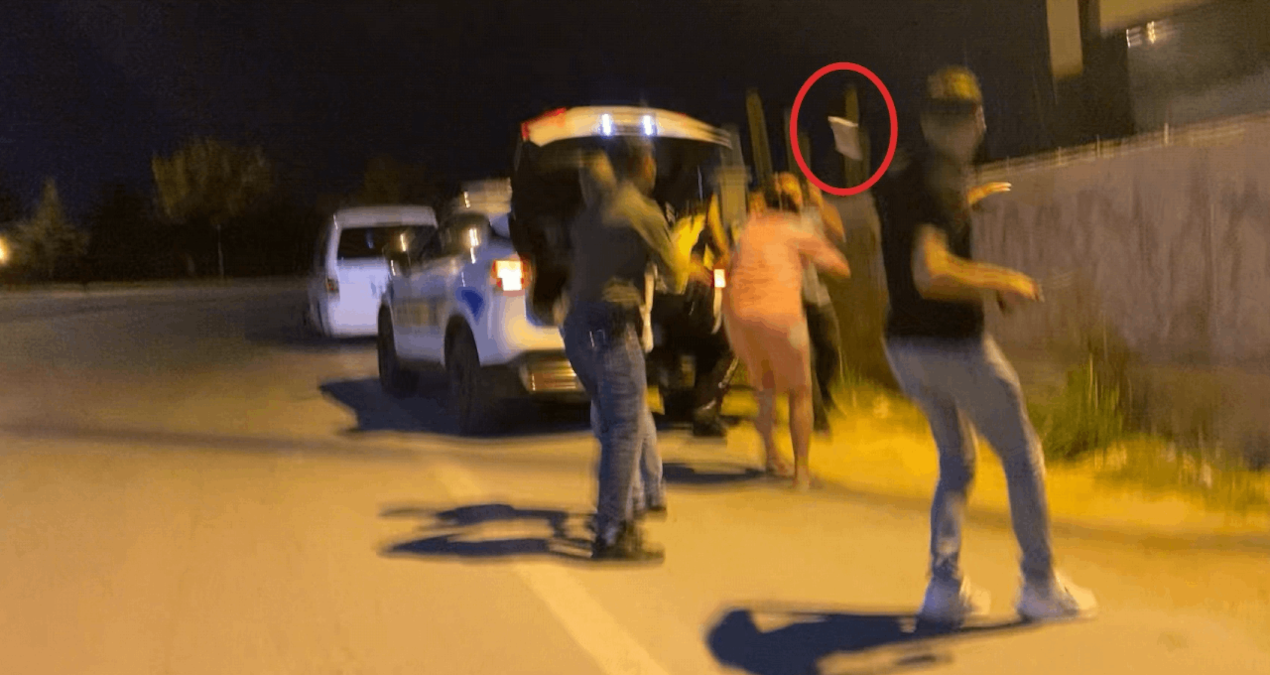 Üçüncü kez alkollü yakalandı, cezayı duyunca çıldırdı: Gazetecilere mermerli saldırı!
